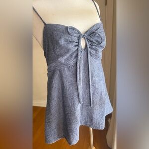 ILLA ILLA  Bow key hole top size large EUC